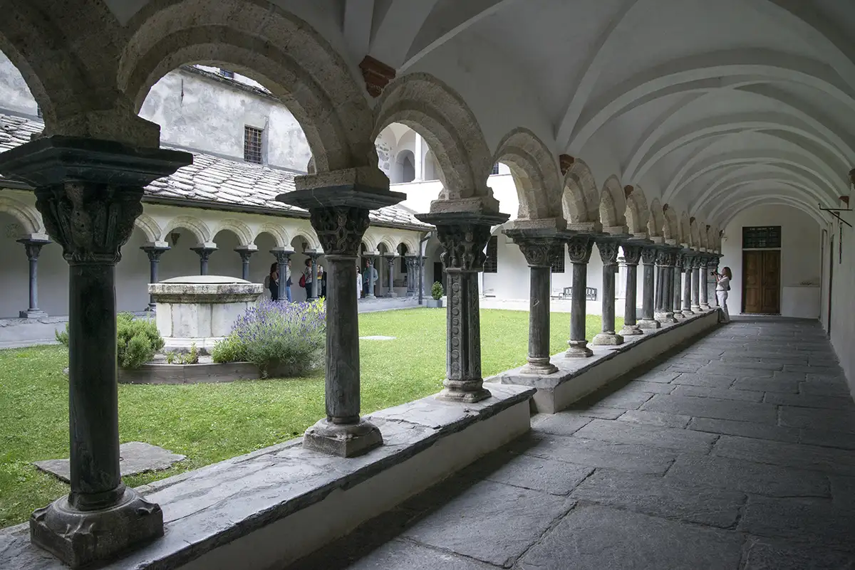 Aosta chiostro di S Orso del XII sec (ph vgiannella) viticoltura eroica Valle d'Aosta, Aosta, Teatro Romano