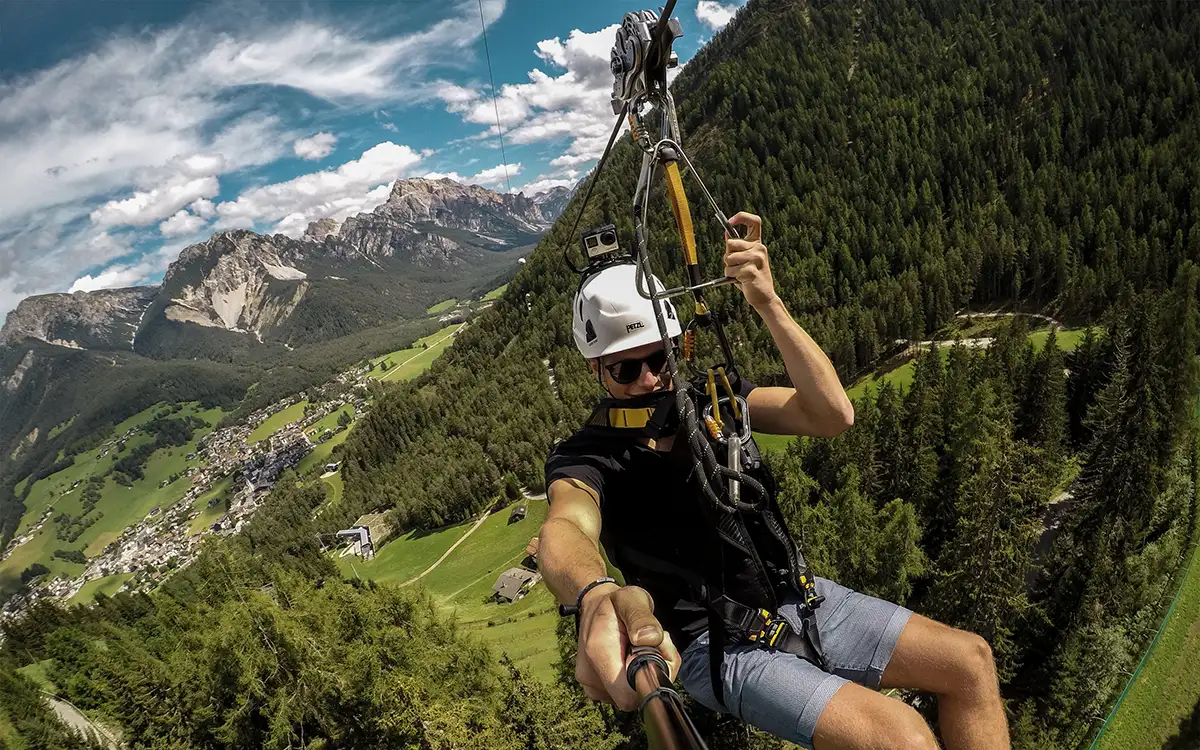 Dolomiti autunno San Vigilio Zipline per un pieno di adrenalina Dolomiti autunno San Vigilio, Autumn Special Val Badia,