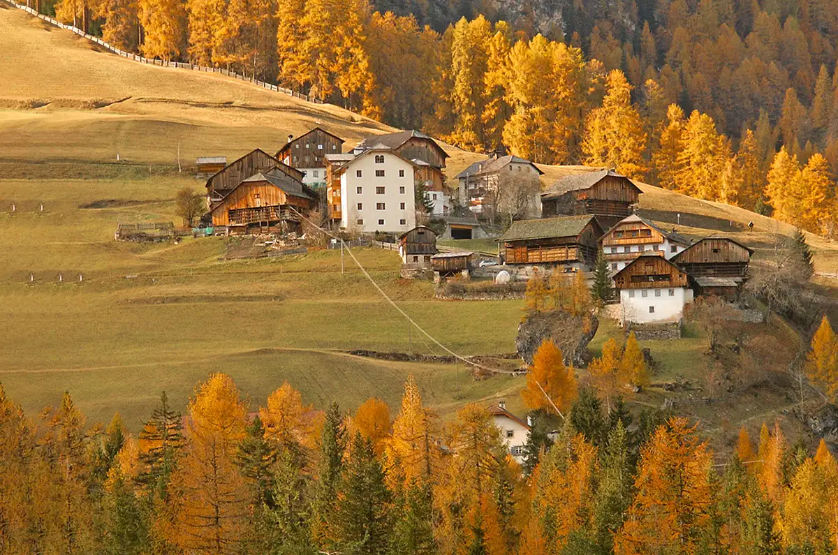 Dolomiti autunno San Vigilio luoghi autentici Dolomiti autunno San Vigilio, Autumn Special Val Badia,