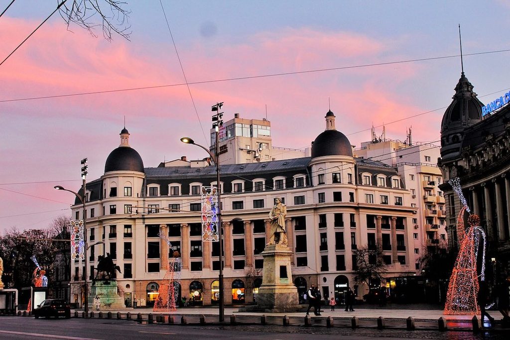 Centro storico di Bucarest e tracce della Piccola Parigi