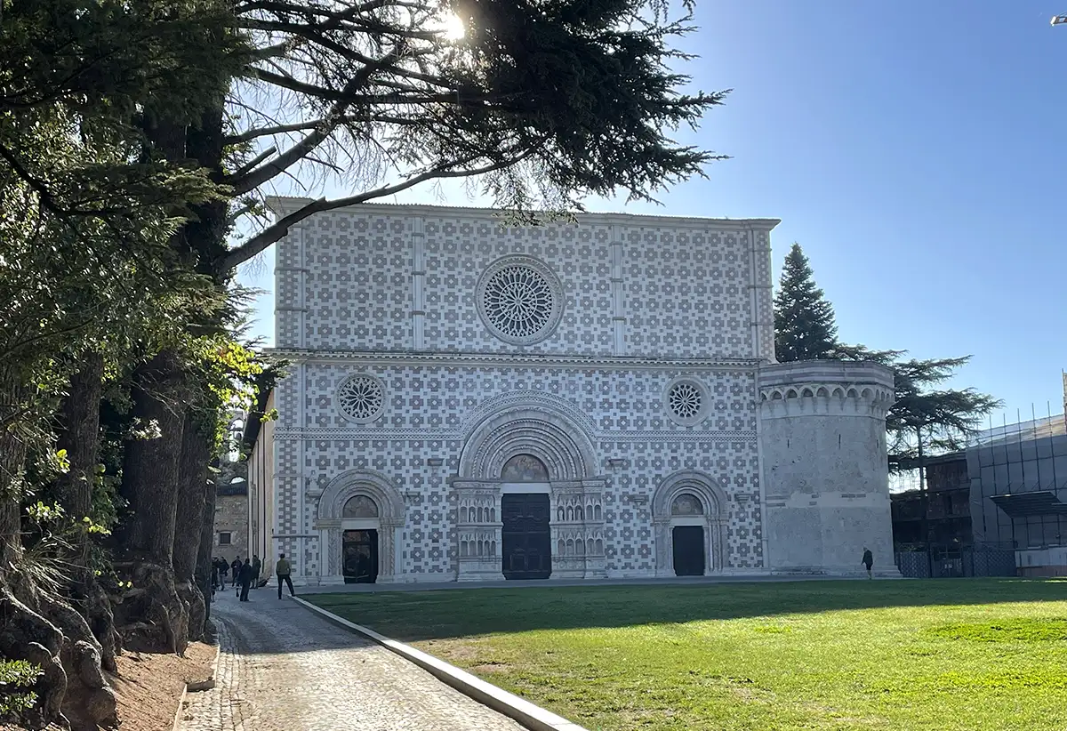 Abruzzo turismo, L'Aquila capitale della cultura 2026, Basilica di Santa Maria di Collemaggio, 