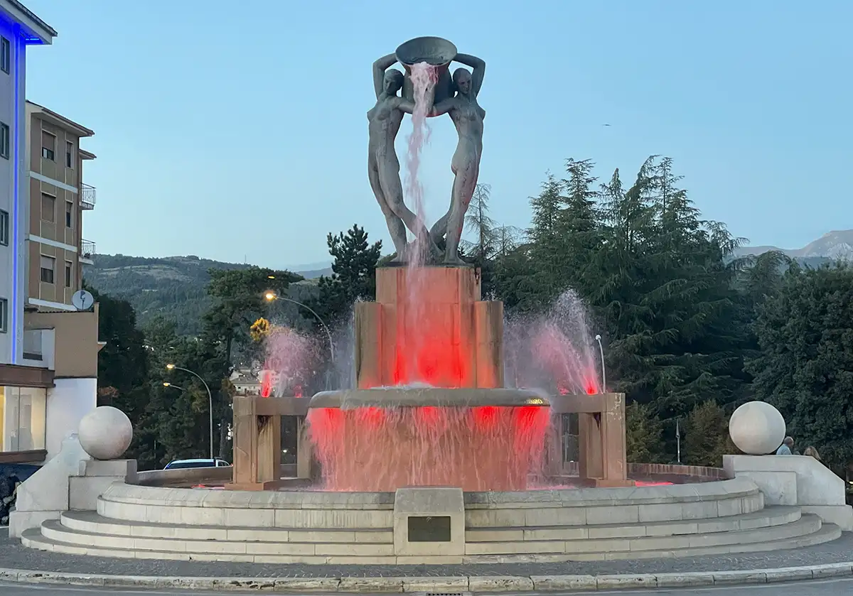 Abruzzo turismo, L'Aquila capitale della cultura 2026, Fontana Luminosa