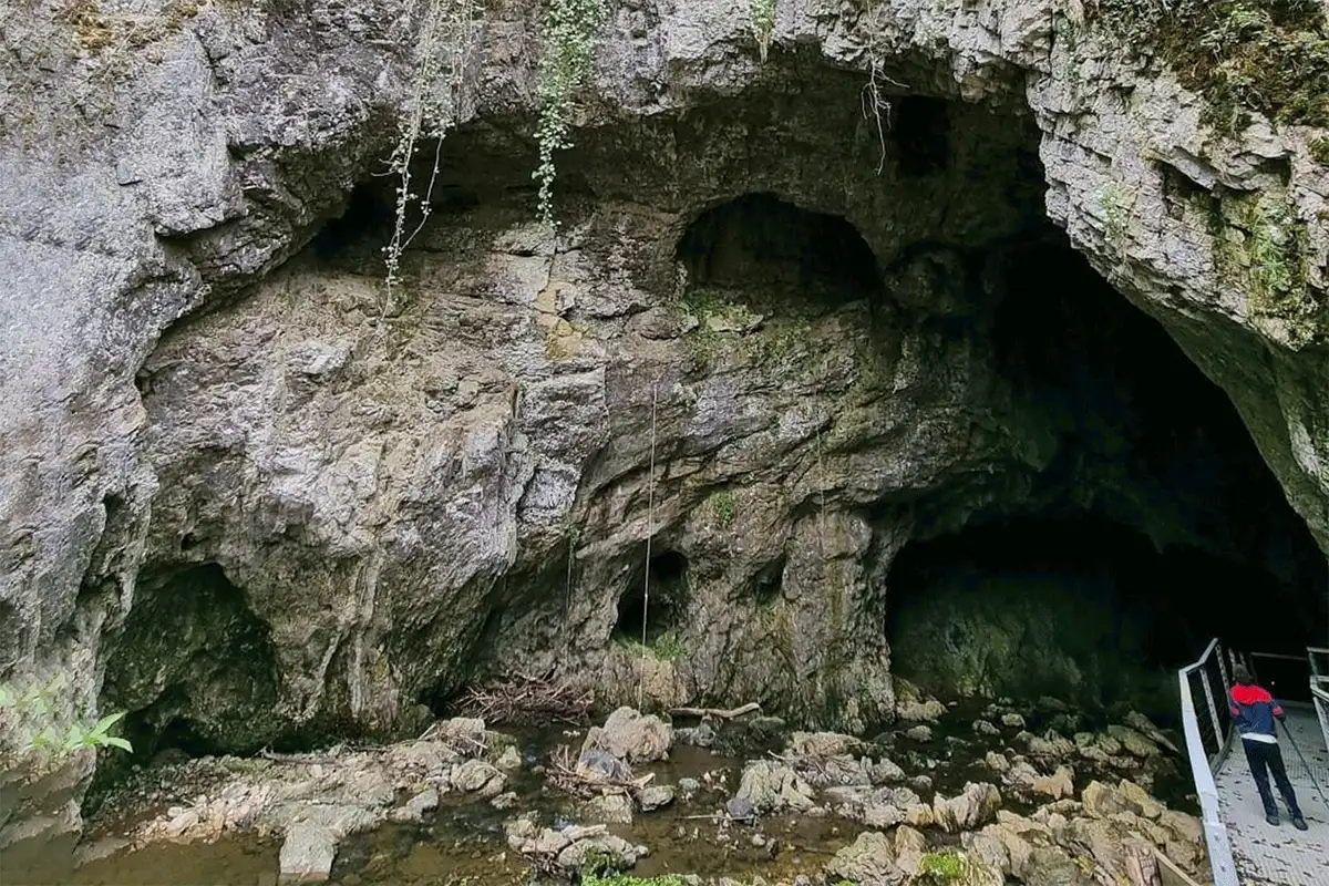 Marsica - itinerario Abruzzo - Sante Marie - Riserva Naturale Regionale Grotte di Luppa
