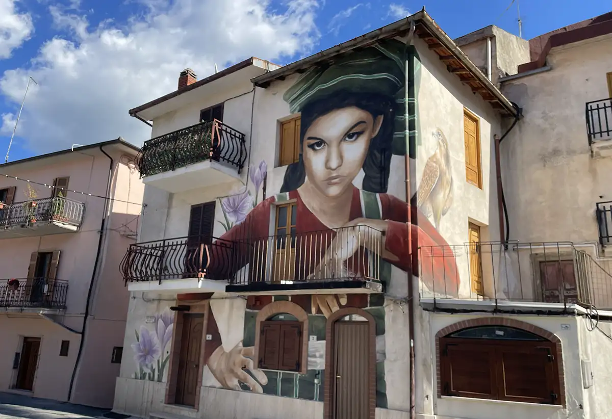 Marsica, itinerario Abruzzo, Sante Marie, murales 